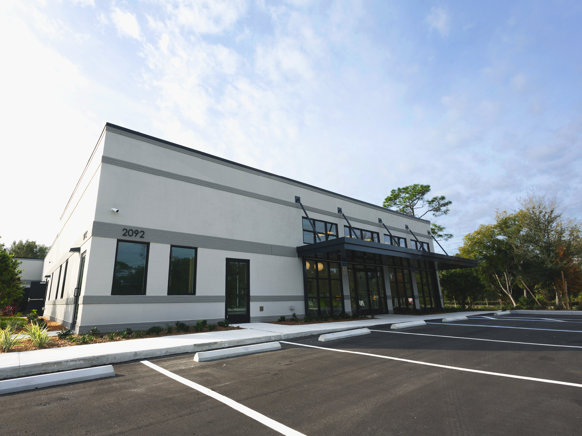 Exterior view of Oviedo Veterinary Emergency Clinic